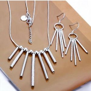 Women’s Sterling Silver Earrings & Necklace Set.